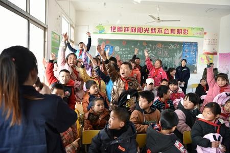 今年会团委开展“青春照亮扶贫路”主题活动